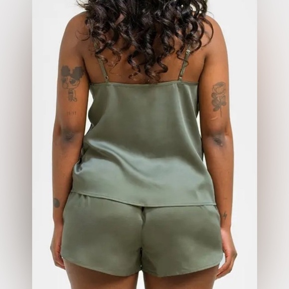 🤎Ettitude Sateen Shortie Moss - Picture 2 of 3